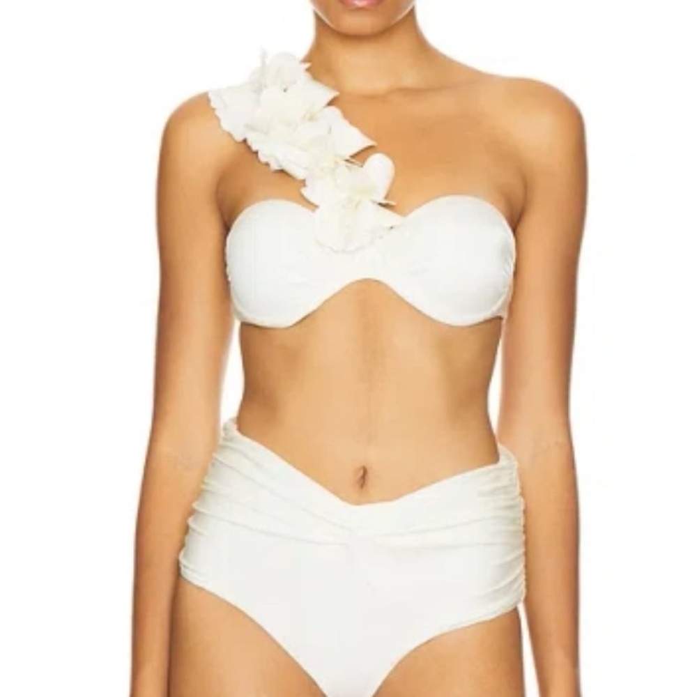 Elegant White One-Shoulder Bikini Top